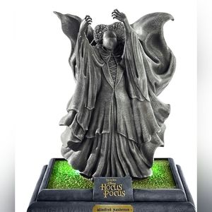 Hocus pocus Winifred Sanderson statue